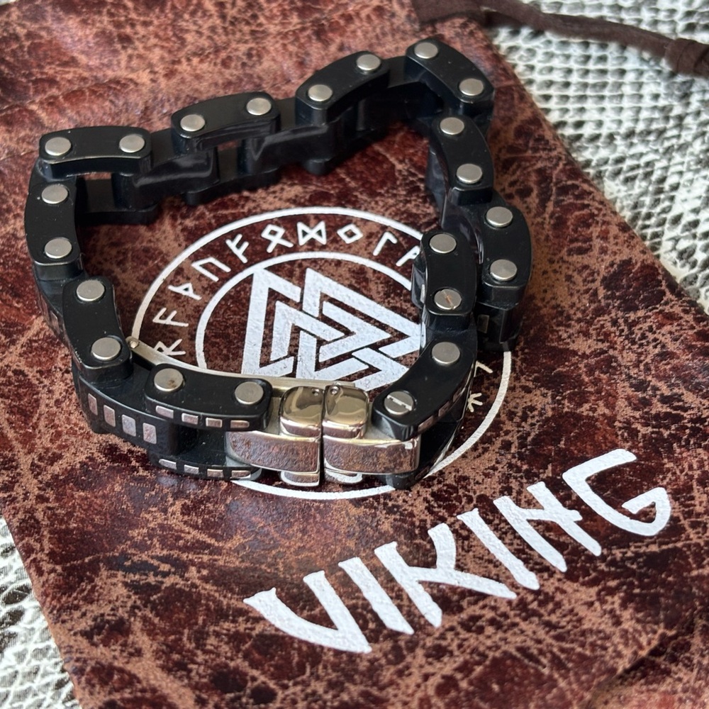 Men’s high quality SS motorcycle biker chain Bracelet, BNWT in original bag
